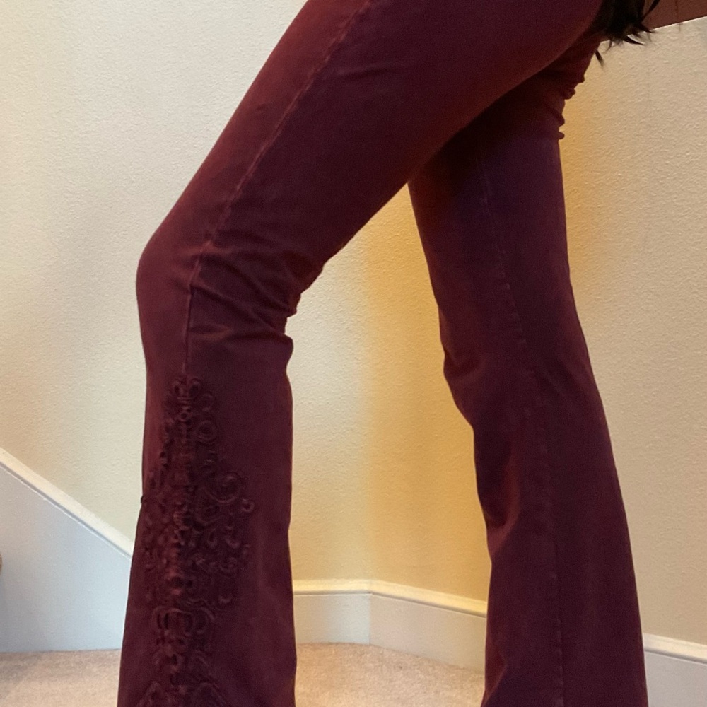 Chatoyant Pants Slim Bootcut Pants Burgundy NWOT
